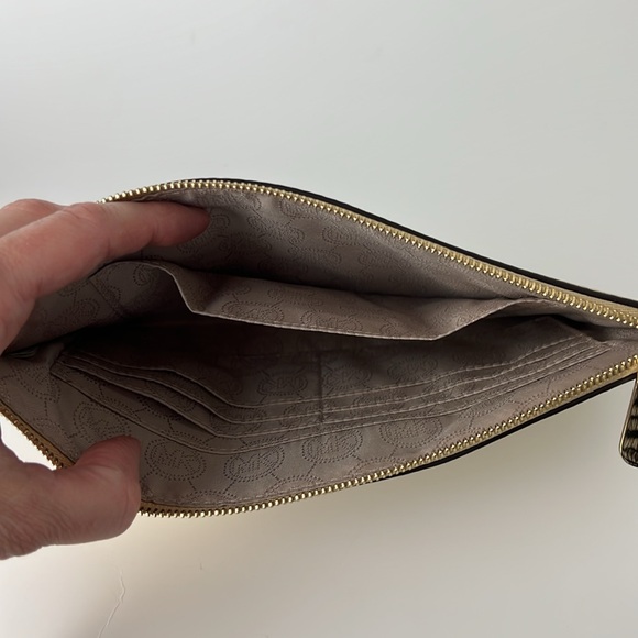 Michael Kors Wristlet Pouch in Golden Pebble Leather - Picture 11 of 12